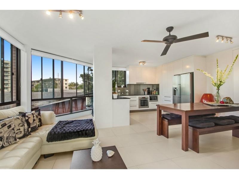 2/7 Nyrang Avenue, Palm Beach QLD 4221