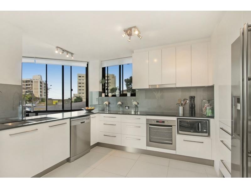 2/7 Nyrang Avenue, Palm Beach QLD 4221