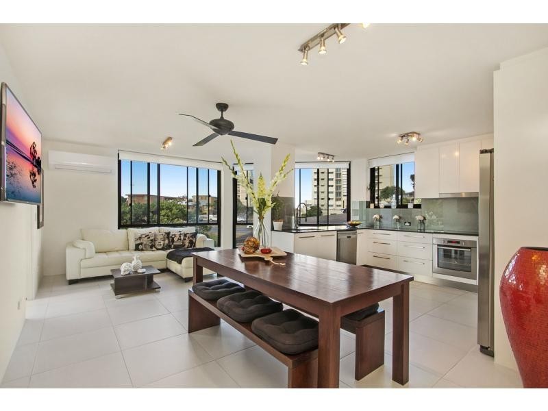 2/7 Nyrang Avenue, Palm Beach QLD 4221