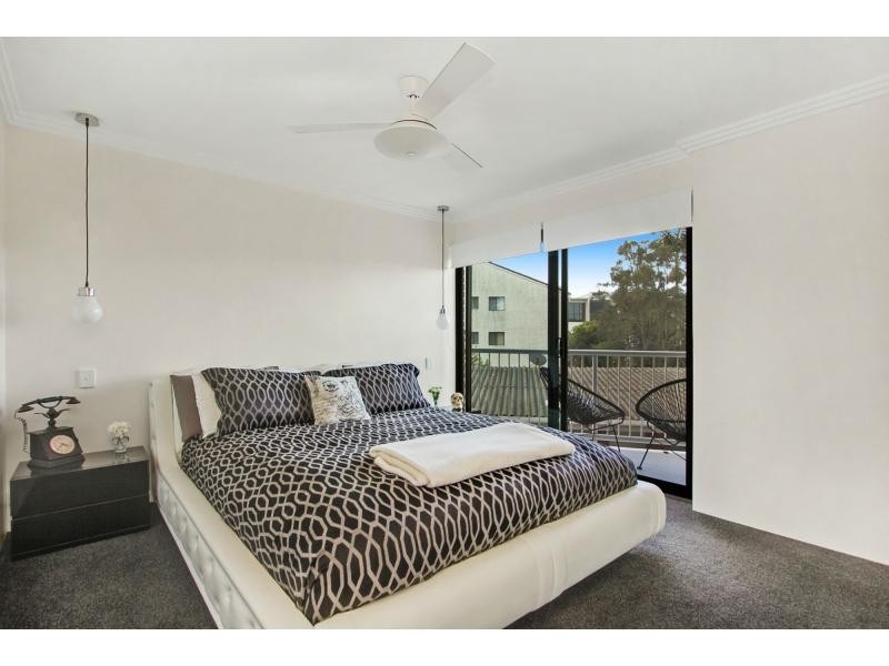 2/7 Nyrang Avenue, Palm Beach QLD 4221