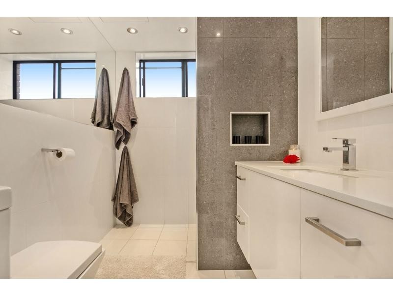 2/7 Nyrang Avenue, Palm Beach QLD 4221