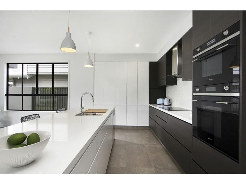 2 Mallawa Drive, Palm Beach QLD 4221