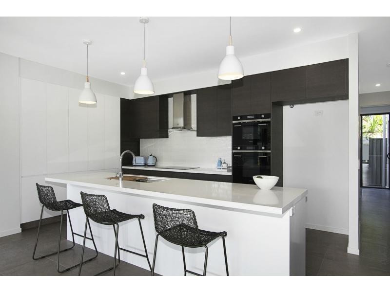 2 Mallawa Drive, Palm Beach QLD 4221