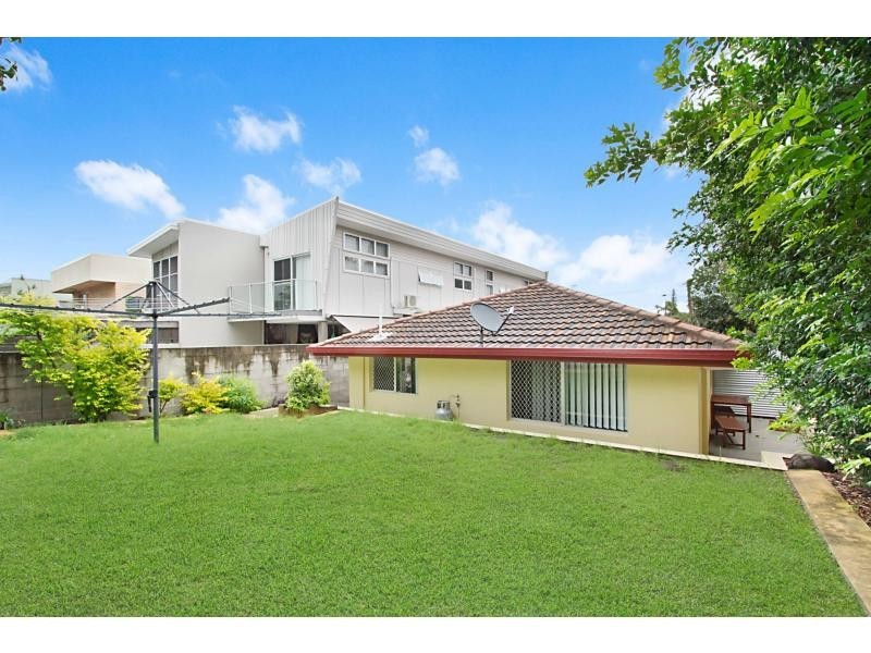 2/107 Dolphin Avenue, Mermaid Beach QLD 4218