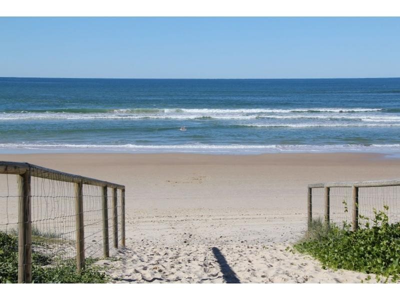 2/107 Dolphin Avenue, Mermaid Beach QLD 4218