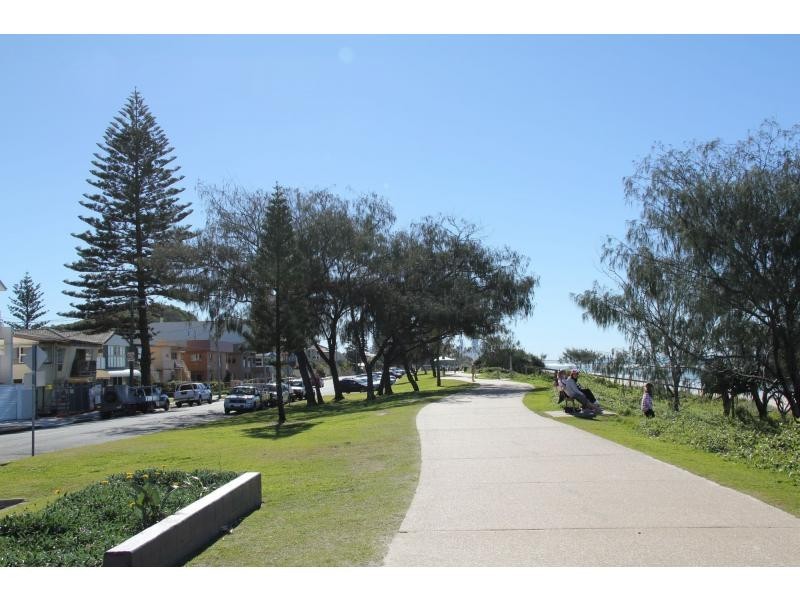 2/107 Dolphin Avenue, Mermaid Beach QLD 4218