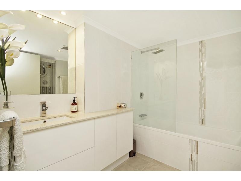 4/21 Hill Avenue, Burleigh Heads QLD 4220