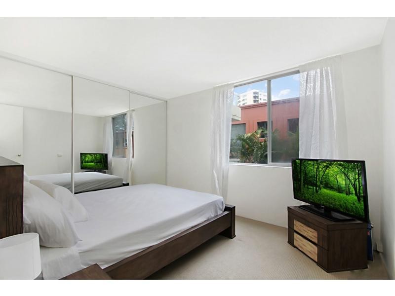 2/158 The Esplanade, Burleigh Heads QLD 4220
