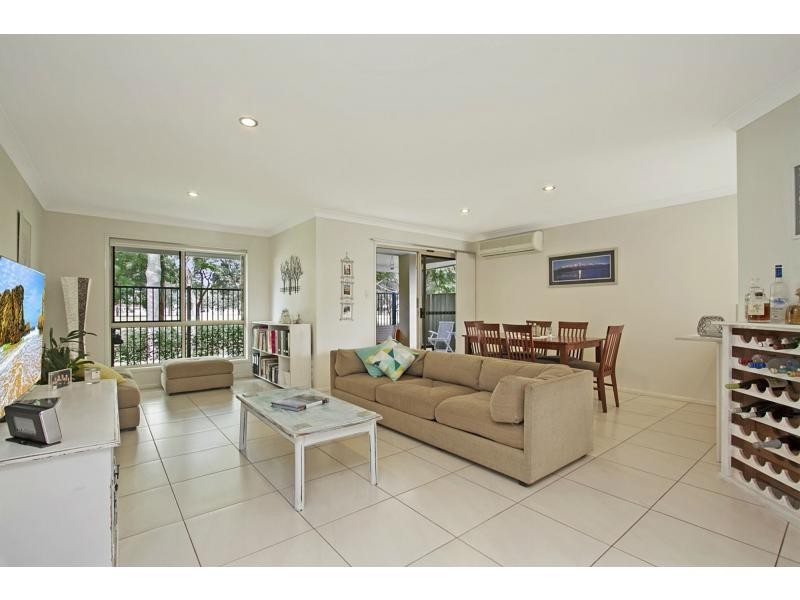 2/6 Albion Avenue, Miami QLD 4220