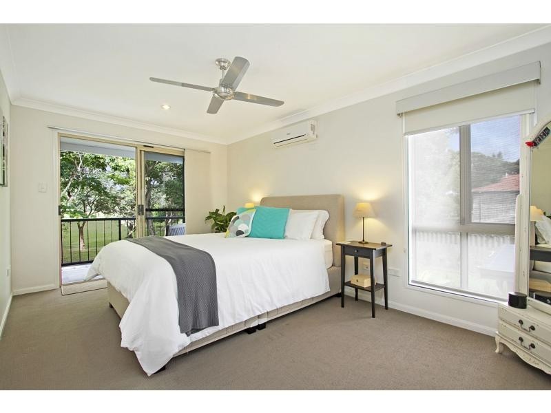 2/6 Albion Avenue, Miami QLD 4220