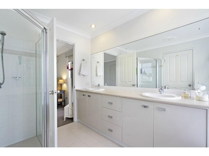 2/6 Albion Avenue, Miami QLD 4220