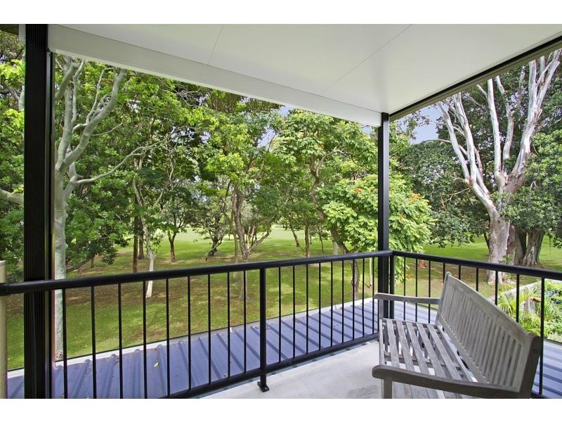 2/6 Albion Avenue, Miami QLD 4220