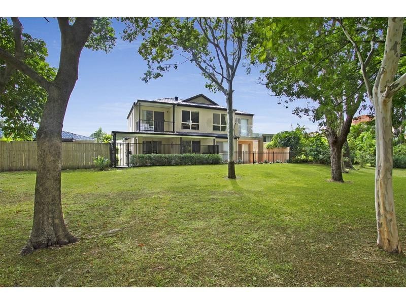 2/6 Albion Avenue, Miami QLD 4220