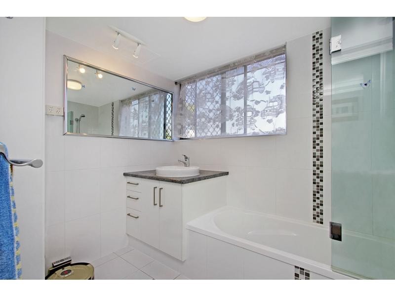 4/18 Ikkina Road, Burleigh Heads QLD 4220