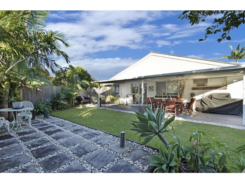 2/3 Peacock Place, Burleigh Waters QLD 4220