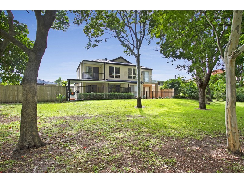 2/6 Albion Avenue, Miami QLD 4220