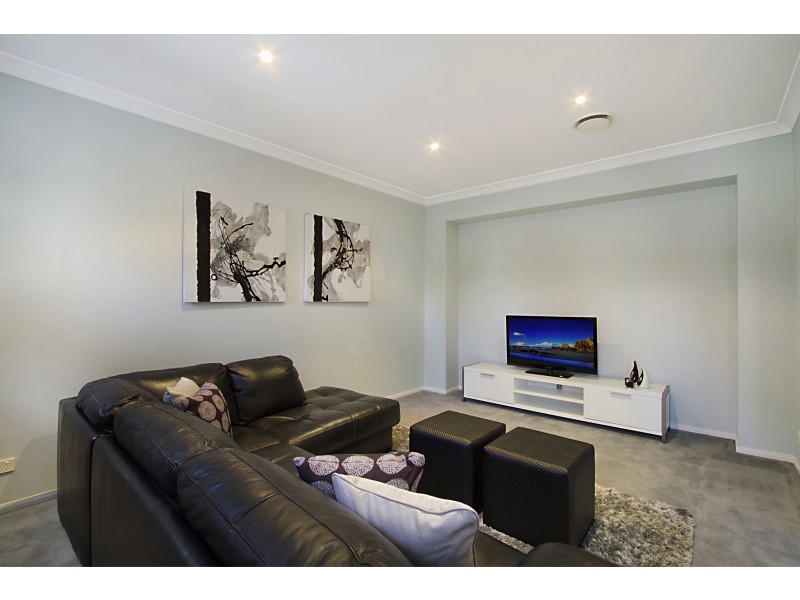 29 River Cove Pl, Helensvale QLD 4212