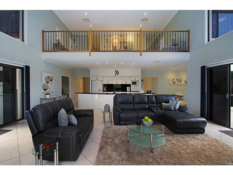 29 River Cove Pl, Helensvale QLD 4212