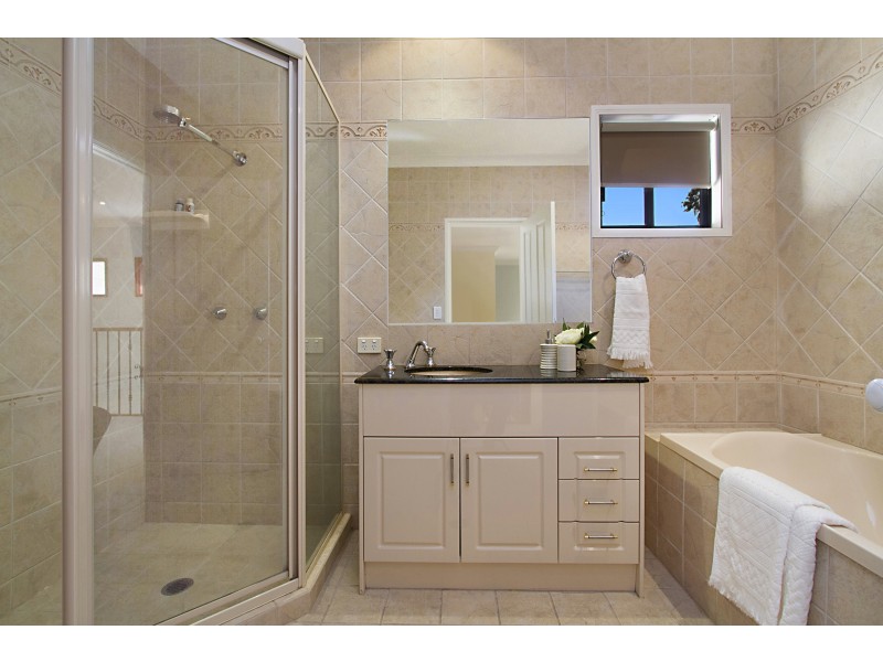 29 River Cove Pl, Helensvale QLD 4212