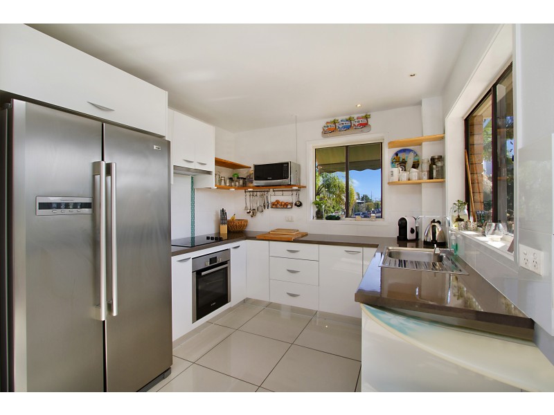 2/10 Mountain View Ave, Miami QLD 4220