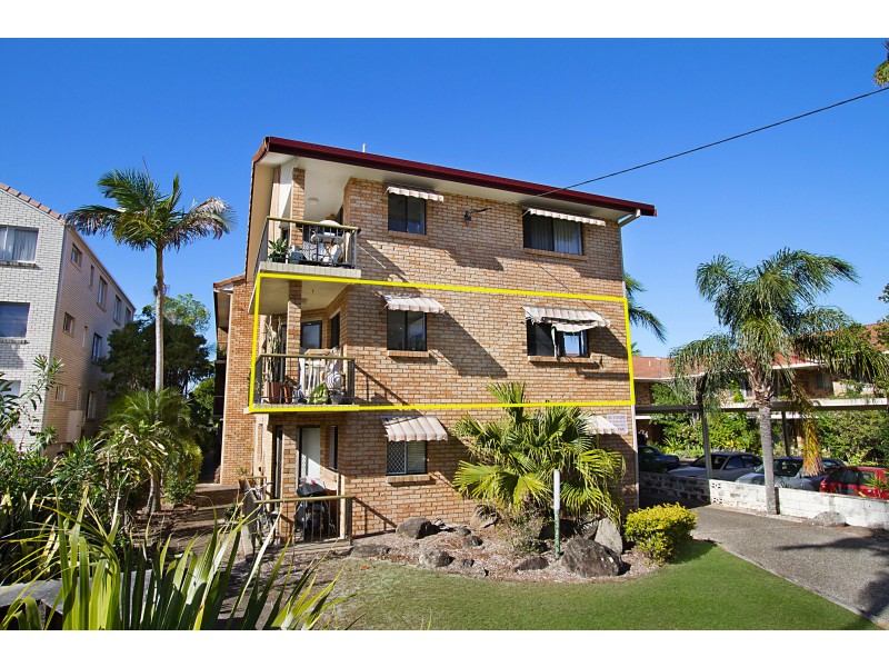 2/10 Mountain View Ave, Miami QLD 4220