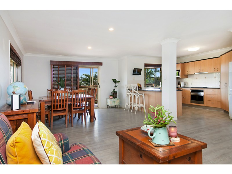 11 Tiarnna Cl, Burleigh Heads QLD 4220