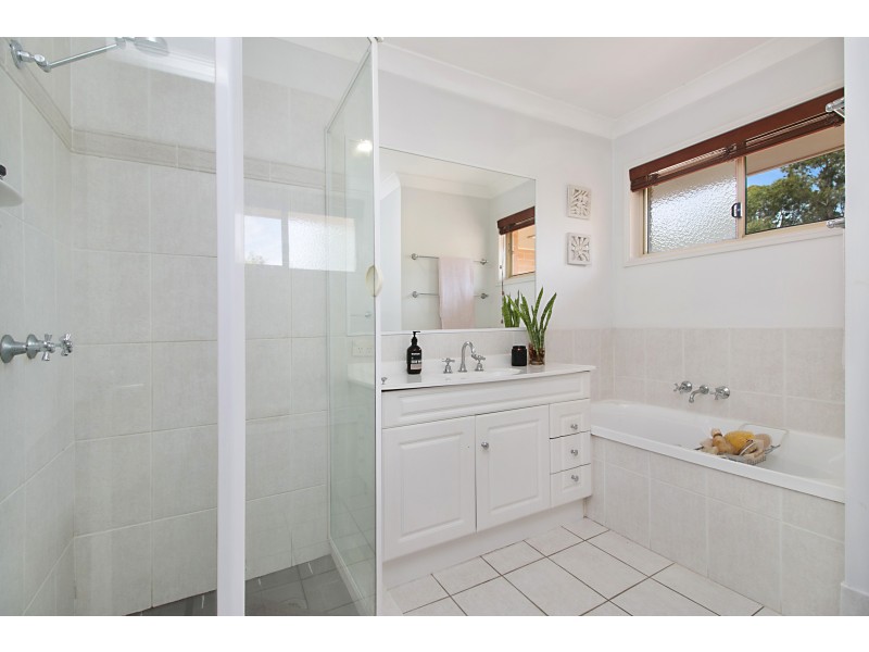 11 Tiarnna Cl, Burleigh Heads QLD 4220