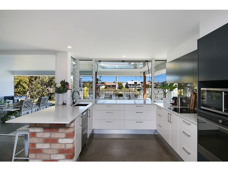 176 Acanthus Ave, Burleigh Waters QLD 4220