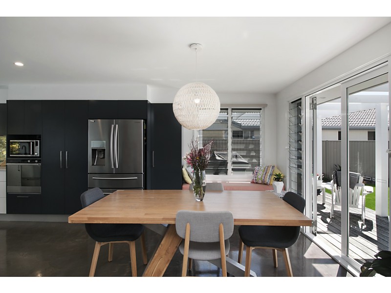 176 Acanthus Ave, Burleigh Waters QLD 4220