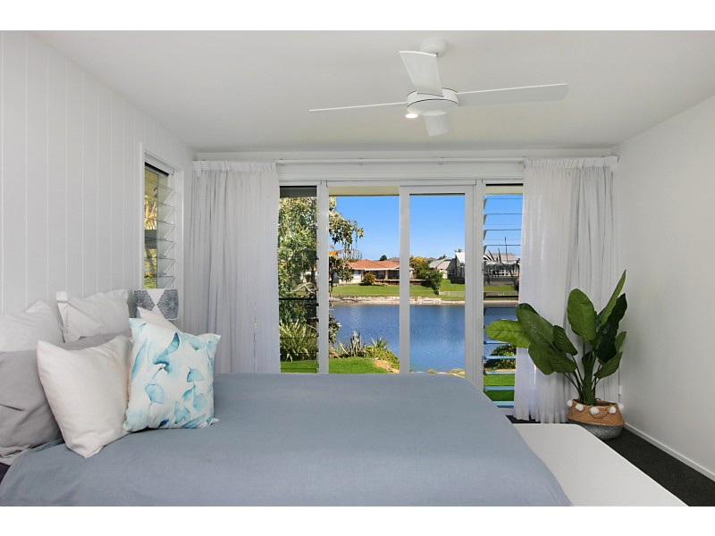 176 Acanthus Ave, Burleigh Waters QLD 4220