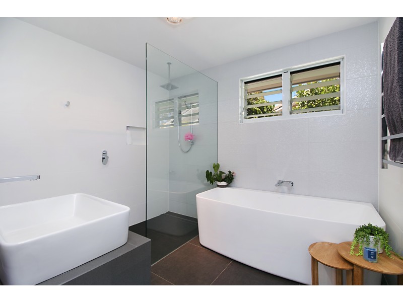 176 Acanthus Ave, Burleigh Waters QLD 4220