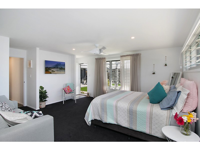 176 Acanthus Ave, Burleigh Waters QLD 4220