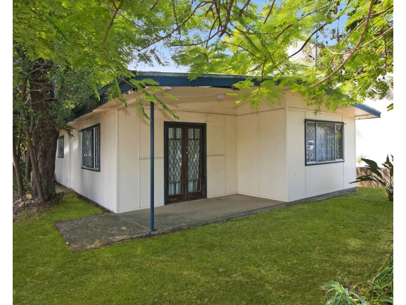 21 Twenty Fourth Ave, Palm Beach QLD 4221