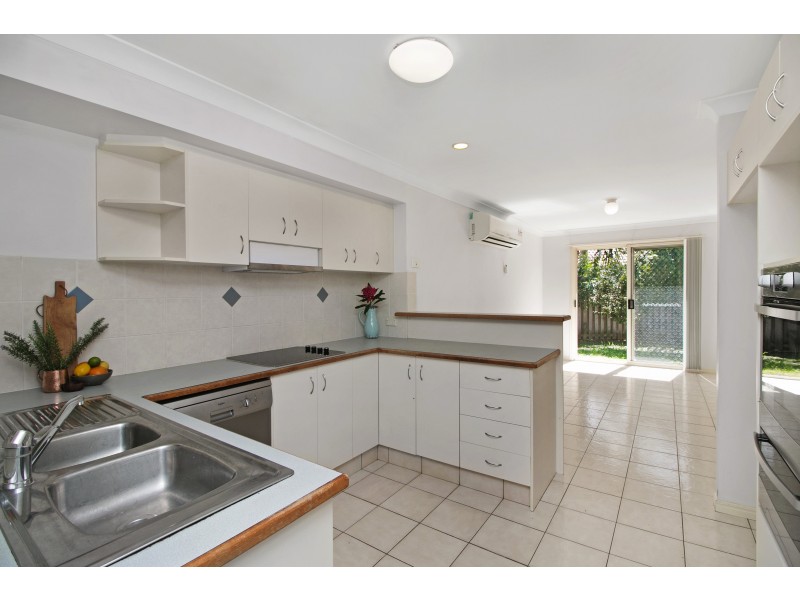 12 Typha Pl, Elanora QLD 4221