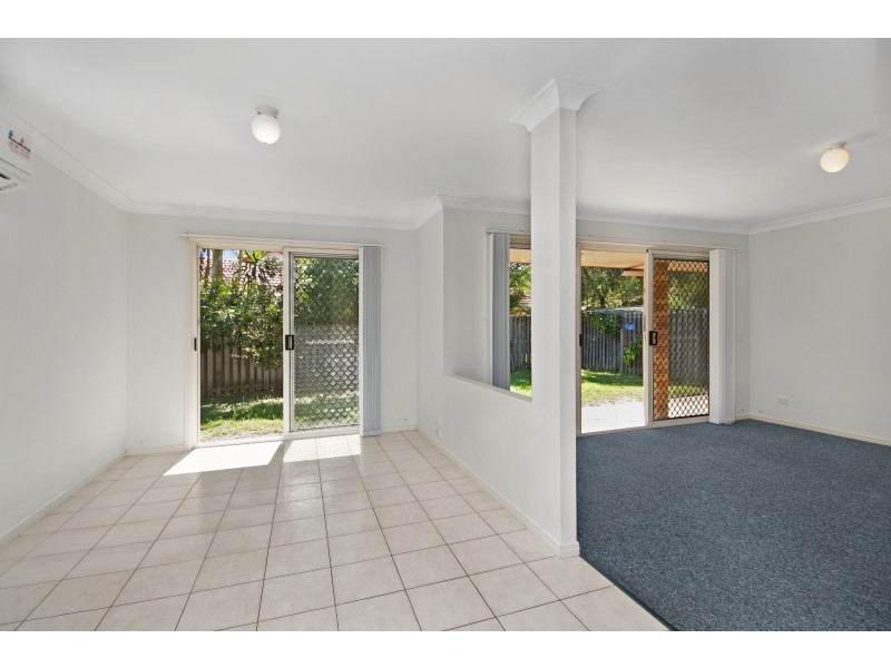 12 Typha Pl, Elanora QLD 4221