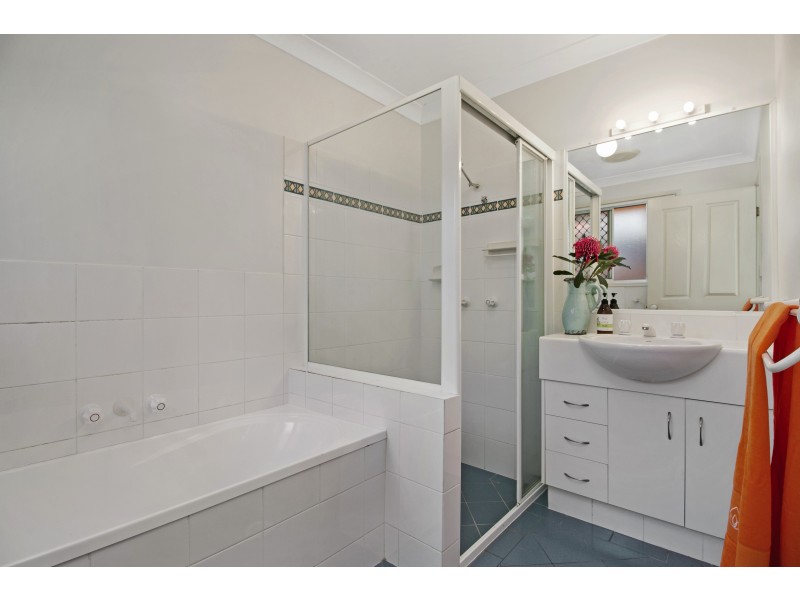 12 Typha Pl, Elanora QLD 4221