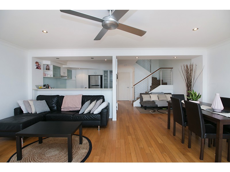 2/276 Christine Ave, Varsity Lakes QLD 4227