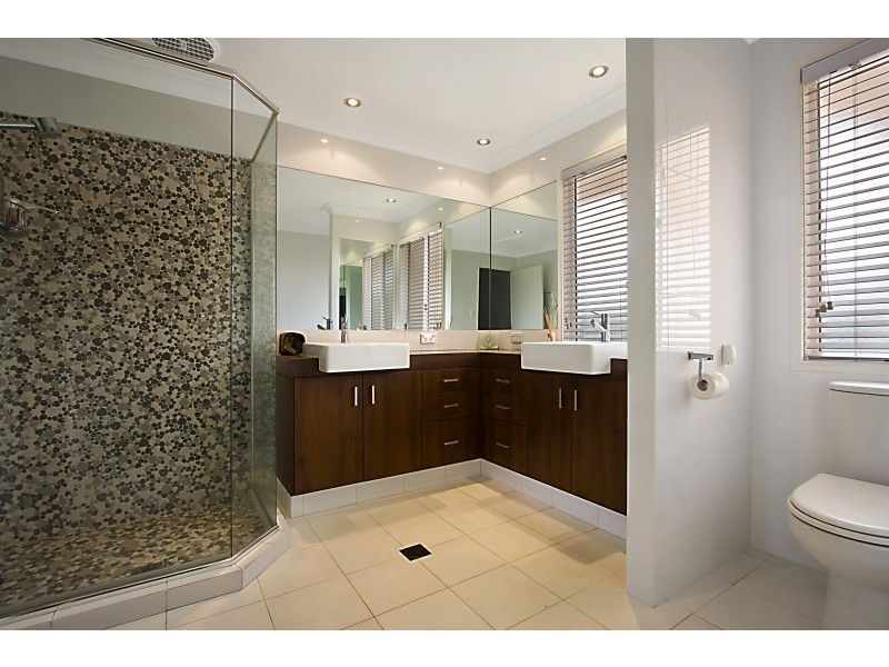 2/276 Christine Ave, Varsity Lakes QLD 4227