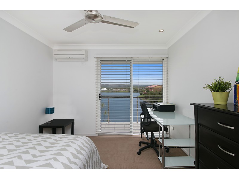 2/276 Christine Ave, Varsity Lakes QLD 4227