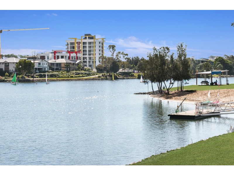 2/276 Christine Ave, Varsity Lakes QLD 4227