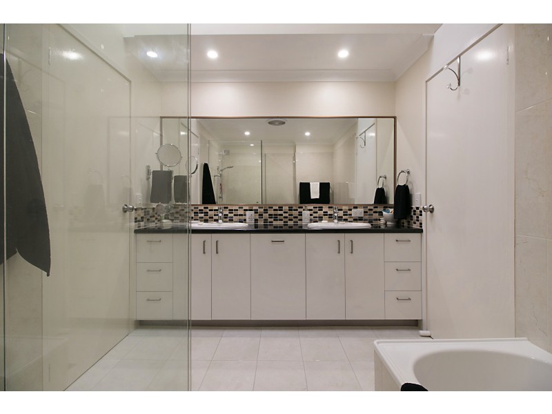 5/8-10 Sunbird St, Burleigh Waters QLD 4220