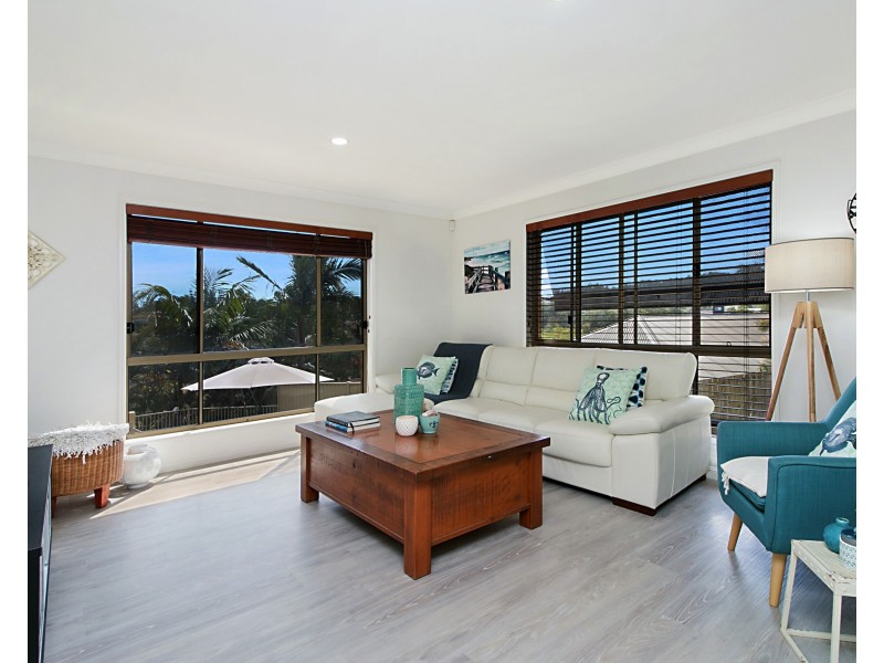 11 Tiarnna Cl, Burleigh Heads QLD 4220