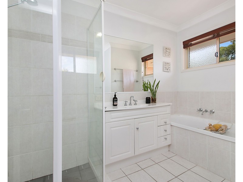 11 Tiarnna Cl, Burleigh Heads QLD 4220