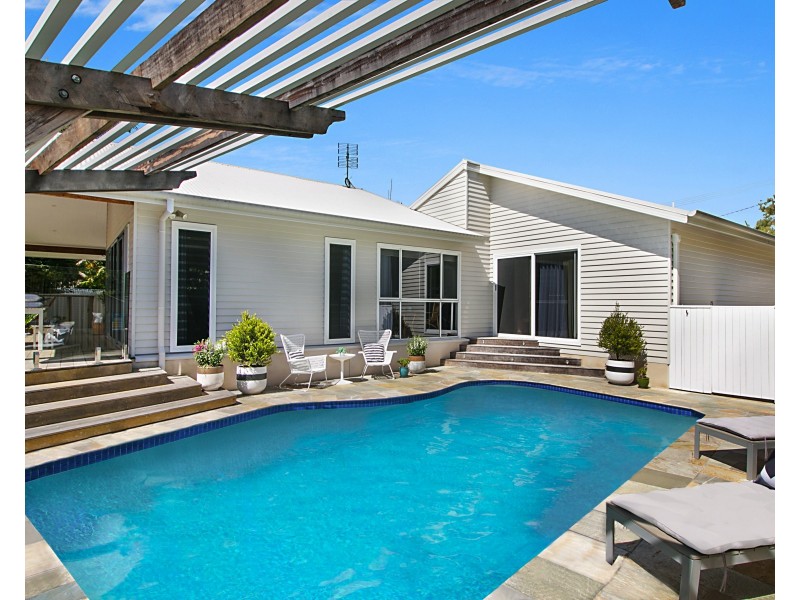 5 Barwon St, Burleigh Waters QLD 4220
