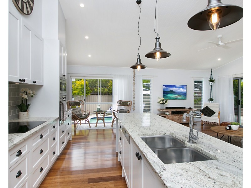 5 Barwon St, Burleigh Waters QLD 4220