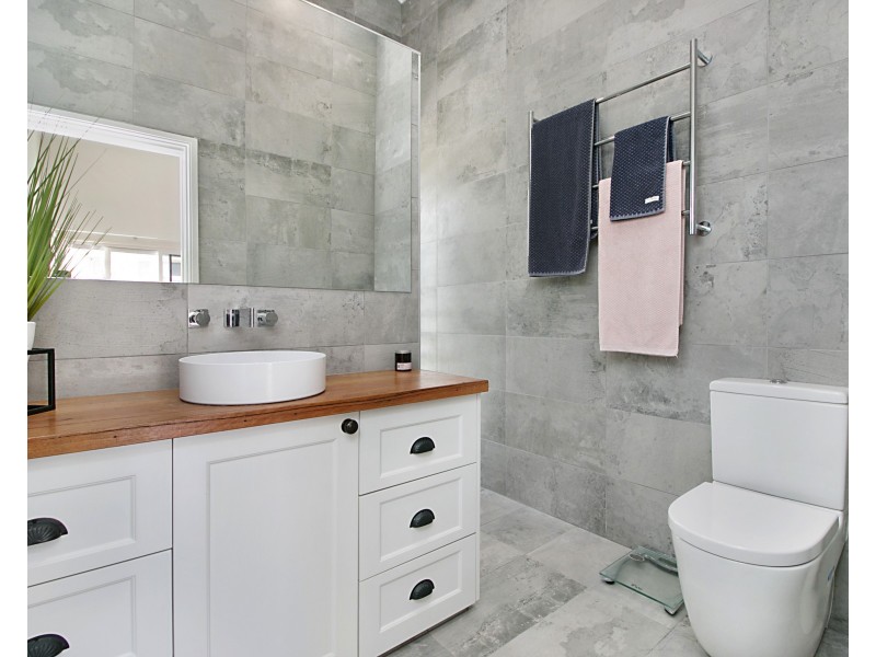 5 Barwon St, Burleigh Waters QLD 4220