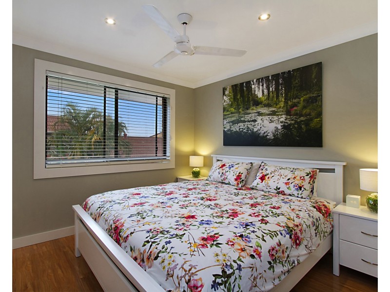 1/5 Sunbird St, Burleigh Waters QLD 4220