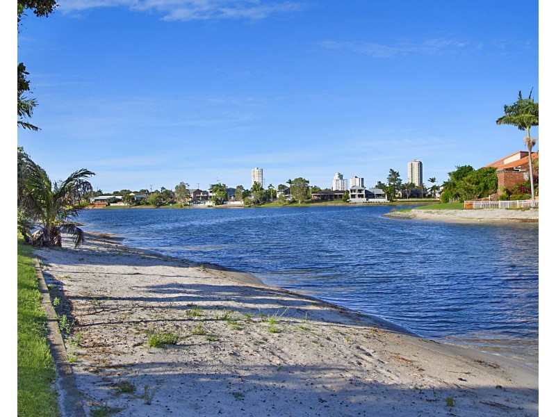 250 Acanthus Ave, Burleigh Waters QLD 4220