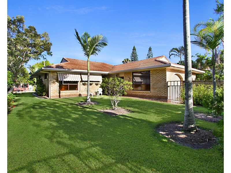 250 Acanthus Ave, Burleigh Waters QLD 4220
