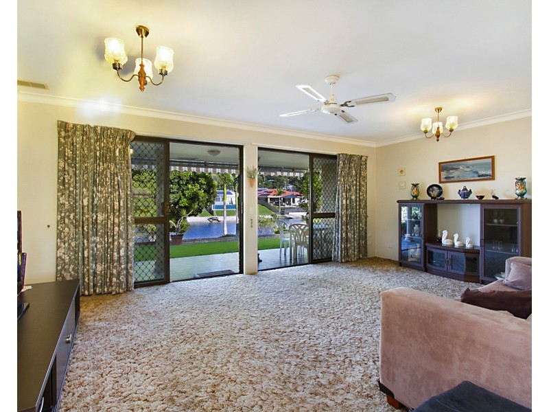 250 Acanthus Ave, Burleigh Waters QLD 4220